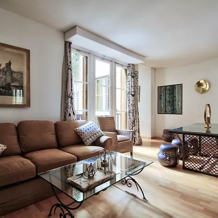 Legendary Rue Du Temple 4/5 Bedrooms *