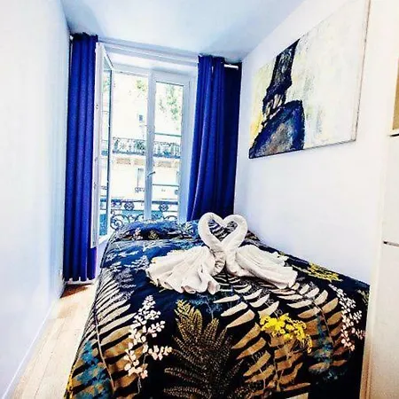 Legendary Rue Du Temple 4/5 Bedrooms Apartment