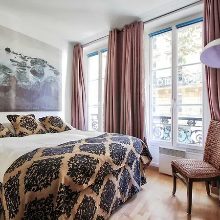 Legendary Rue Du Temple 4/5 Bedrooms *