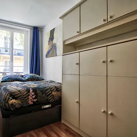 Legendary Rue Du Temple 4/5 Bedrooms *
