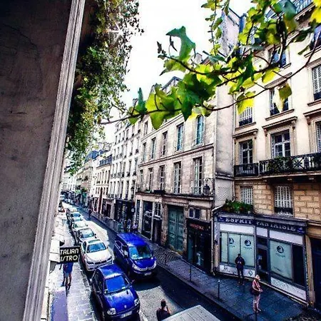 Legendary Rue Du Temple 4/5 Bedrooms Apartment Paris